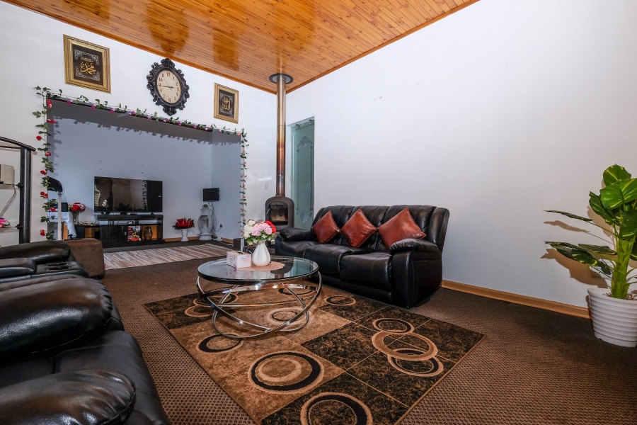 6 Bedroom Property for Sale in Helderkruin Gauteng