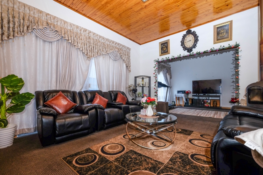 6 Bedroom Property for Sale in Helderkruin Gauteng