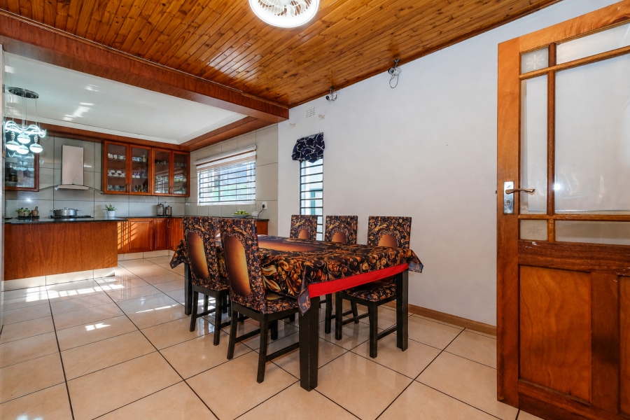 6 Bedroom Property for Sale in Helderkruin Gauteng