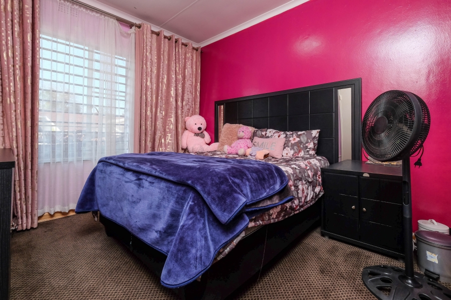 6 Bedroom Property for Sale in Helderkruin Gauteng