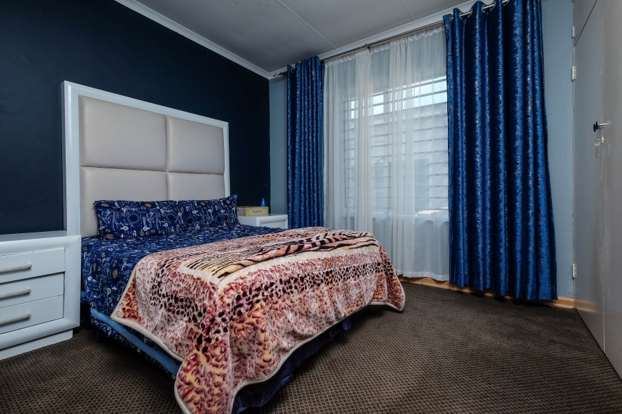 6 Bedroom Property for Sale in Helderkruin Gauteng