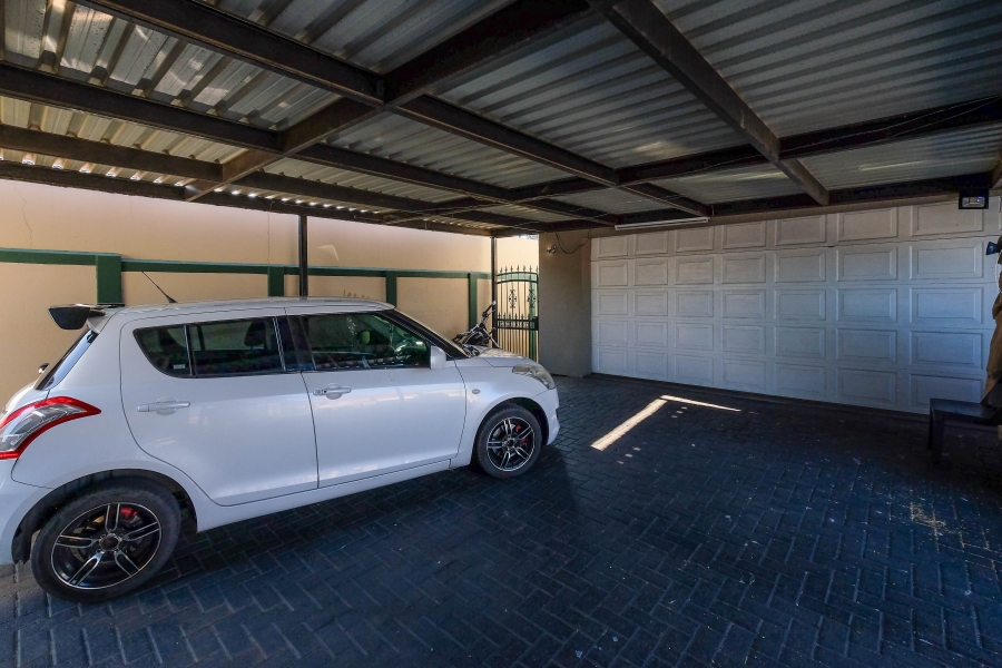 6 Bedroom Property for Sale in Helderkruin Gauteng
