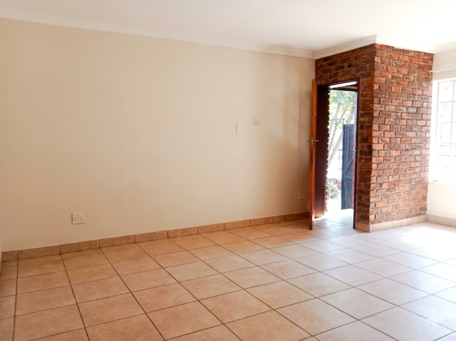 To Let 1 Bedroom Property for Rent in Glen Austin Gauteng