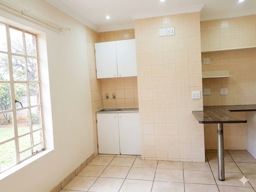 To Let 1 Bedroom Property for Rent in Glen Austin Gauteng