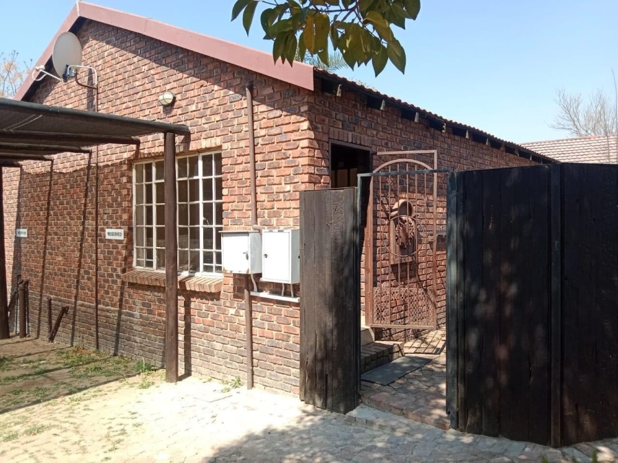 To Let 1 Bedroom Property for Rent in Glen Austin Gauteng