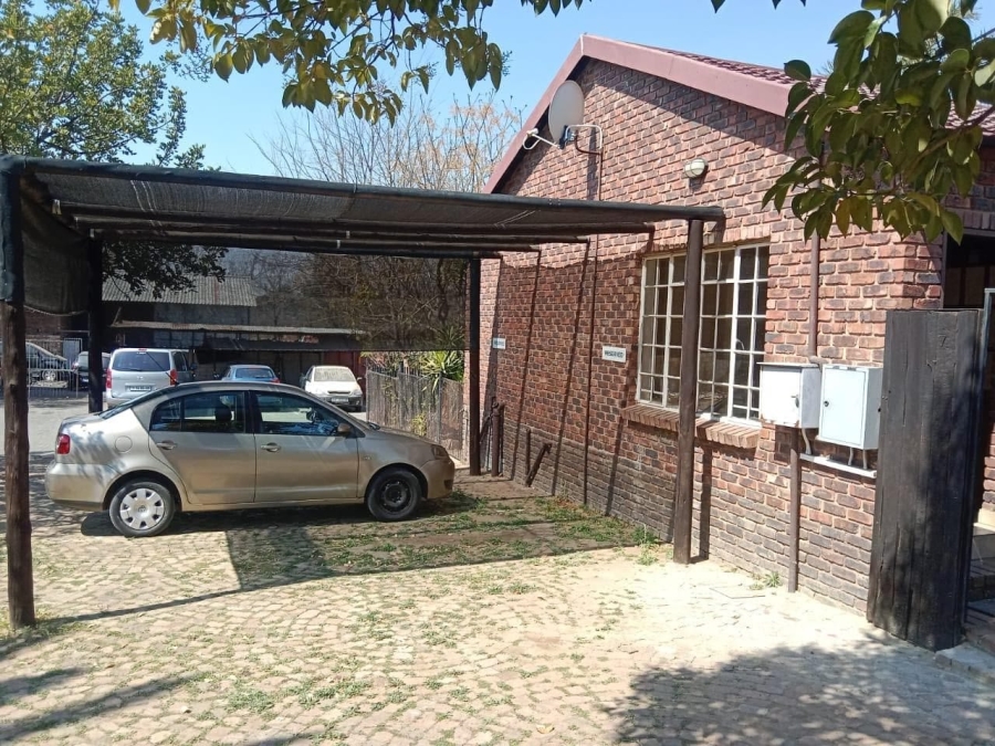 To Let 1 Bedroom Property for Rent in Glen Austin Gauteng