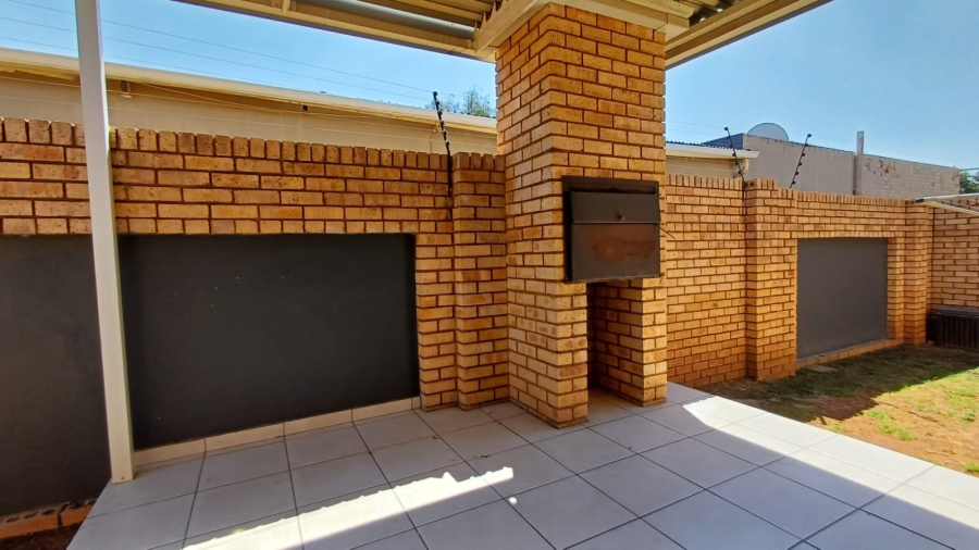 3 Bedroom Property for Sale in New Redruth Gauteng