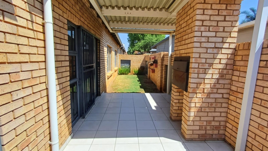 3 Bedroom Property for Sale in New Redruth Gauteng