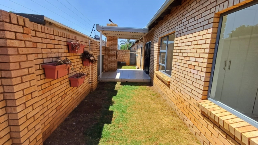 3 Bedroom Property for Sale in New Redruth Gauteng
