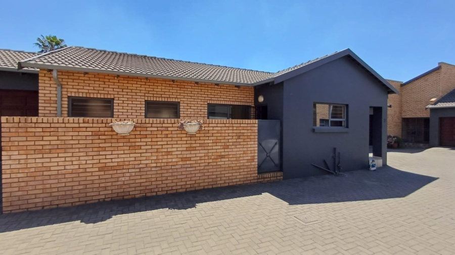 3 Bedroom Property for Sale in New Redruth Gauteng