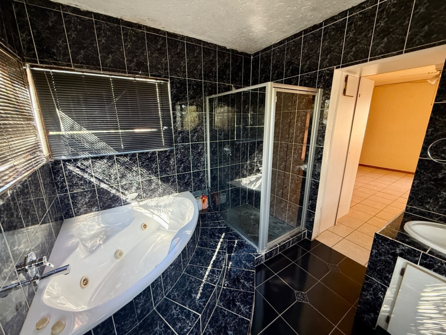 5 Bedroom Property for Sale in Amandasig Gauteng