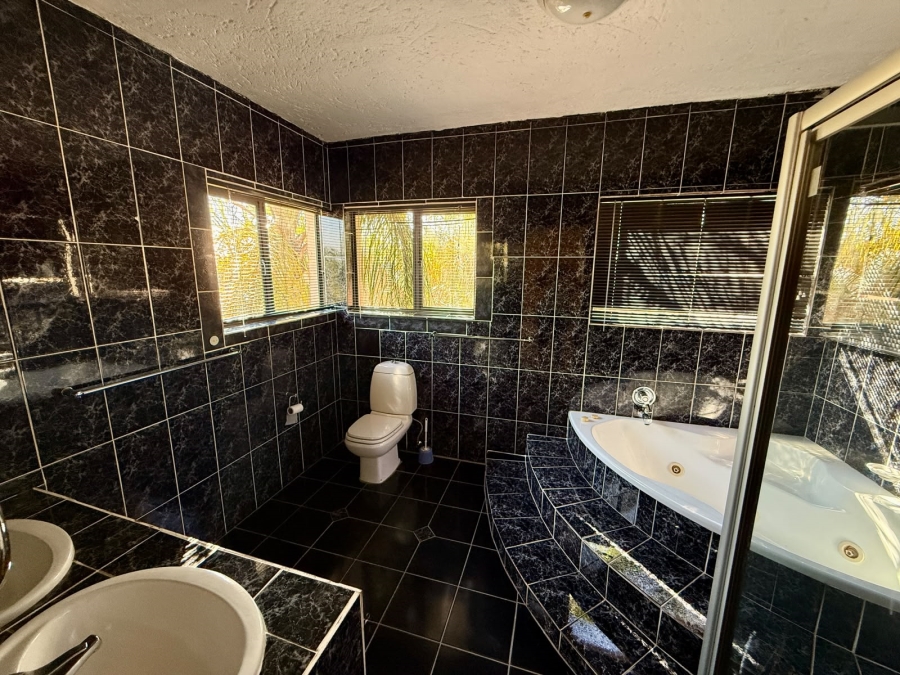 5 Bedroom Property for Sale in Amandasig Gauteng