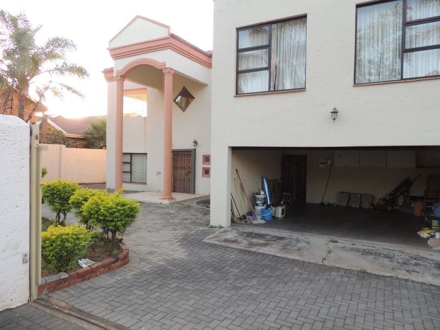 5 Bedroom Property for Sale in Amandasig Gauteng