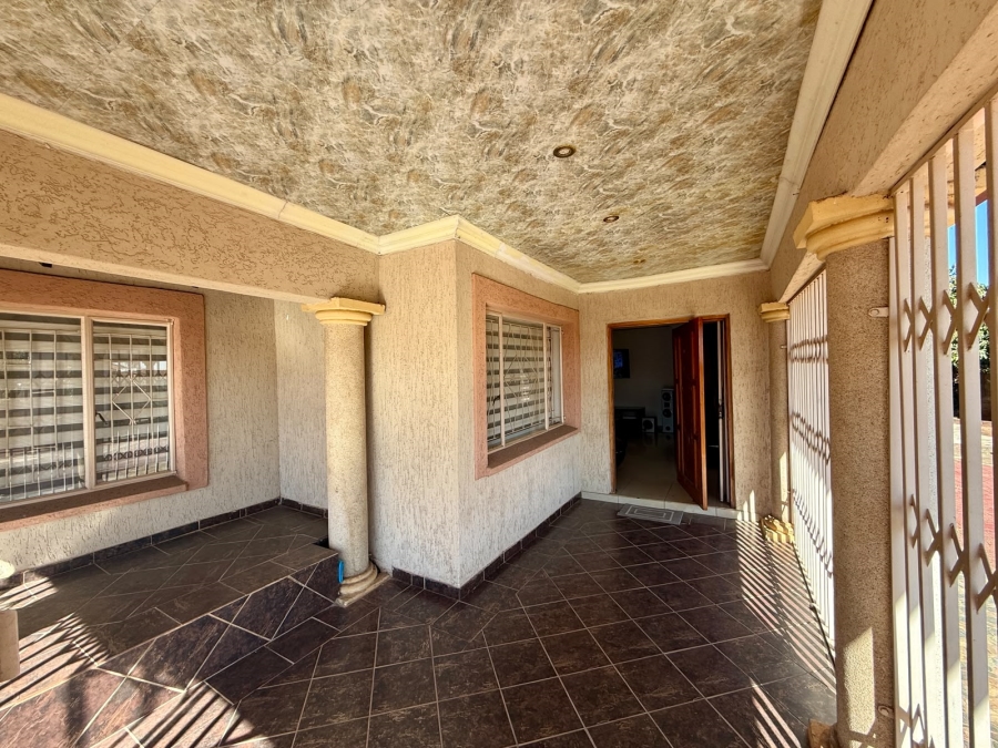 5 Bedroom Property for Sale in The Orchards Gauteng
