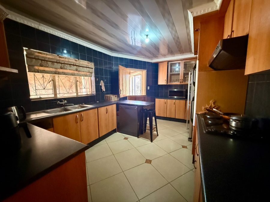 5 Bedroom Property for Sale in The Orchards Gauteng