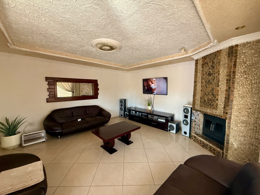 5 Bedroom Property for Sale in The Orchards Gauteng
