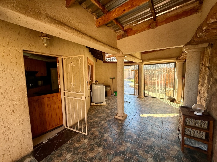 5 Bedroom Property for Sale in The Orchards Gauteng