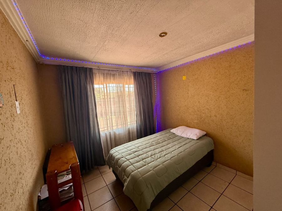 5 Bedroom Property for Sale in The Orchards Gauteng