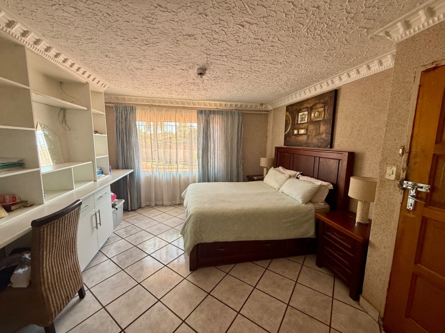 5 Bedroom Property for Sale in The Orchards Gauteng