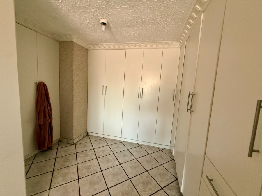 5 Bedroom Property for Sale in The Orchards Gauteng