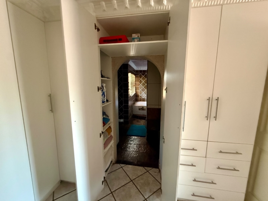 5 Bedroom Property for Sale in The Orchards Gauteng