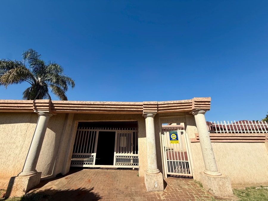 5 Bedroom Property for Sale in The Orchards Gauteng