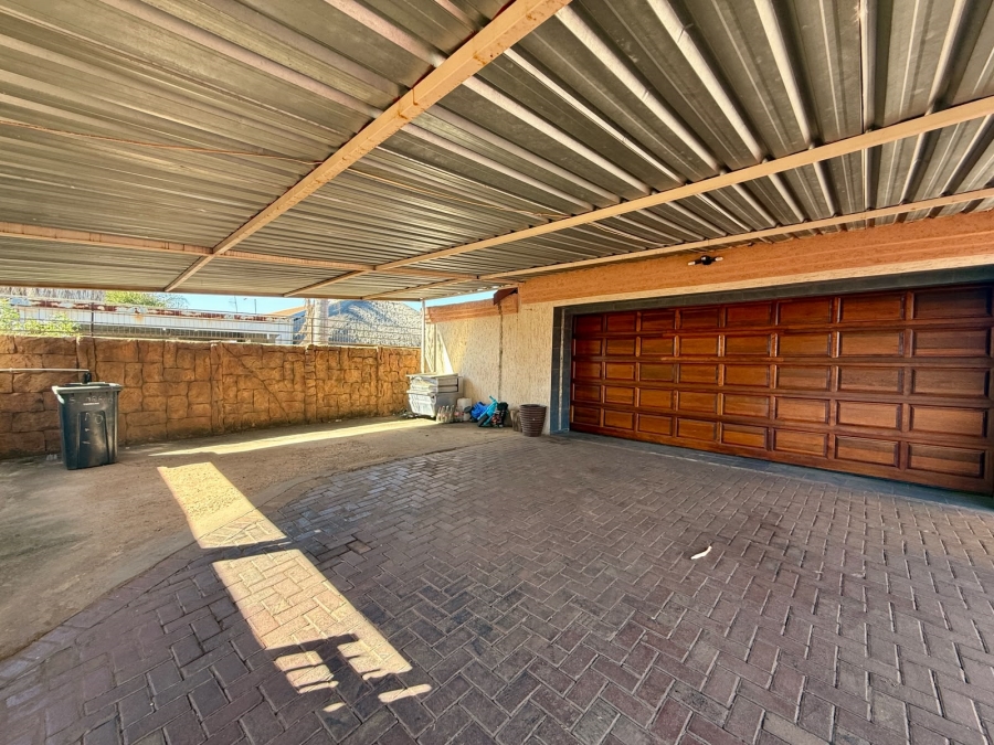 5 Bedroom Property for Sale in The Orchards Gauteng