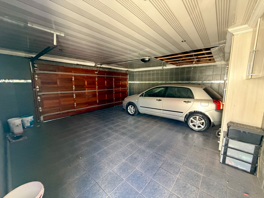 5 Bedroom Property for Sale in The Orchards Gauteng