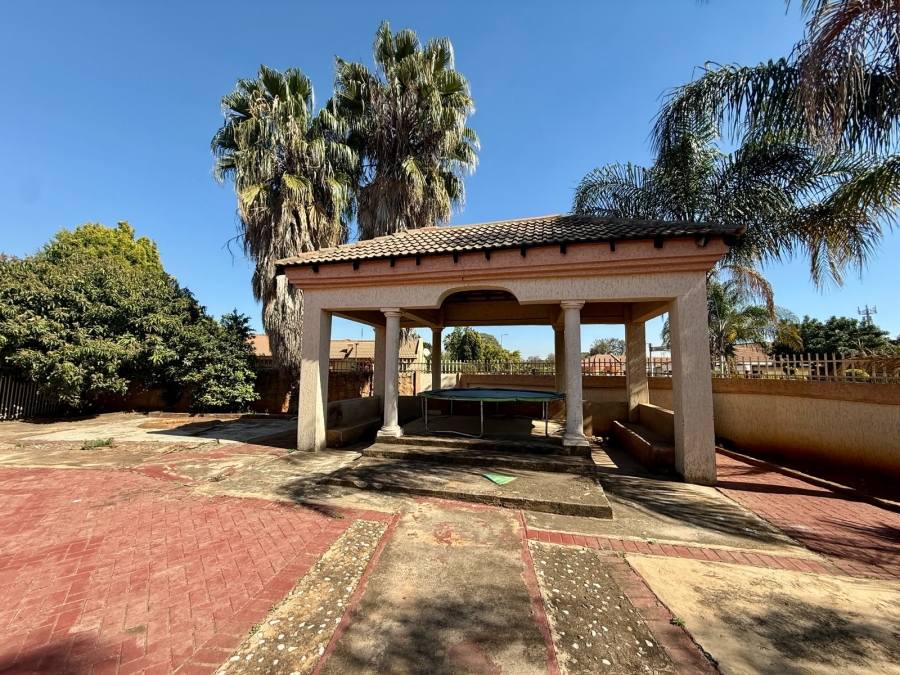 5 Bedroom Property for Sale in The Orchards Gauteng