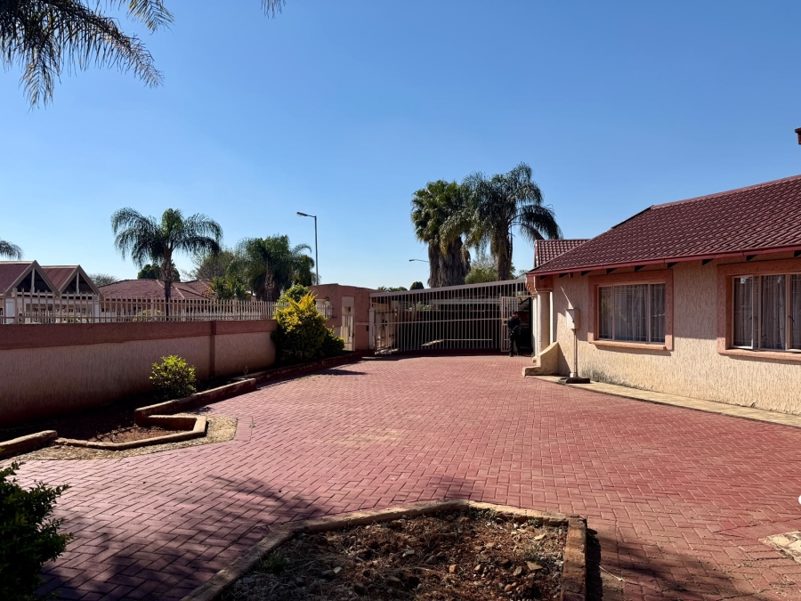 5 Bedroom Property for Sale in The Orchards Gauteng