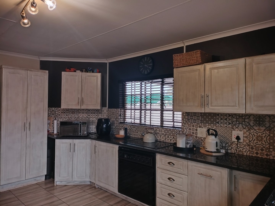3 Bedroom Property for Sale in Dorandia Gauteng