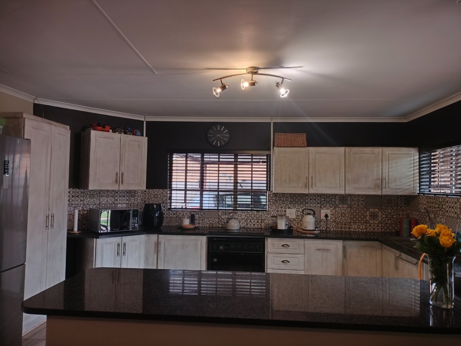 3 Bedroom Property for Sale in Dorandia Gauteng