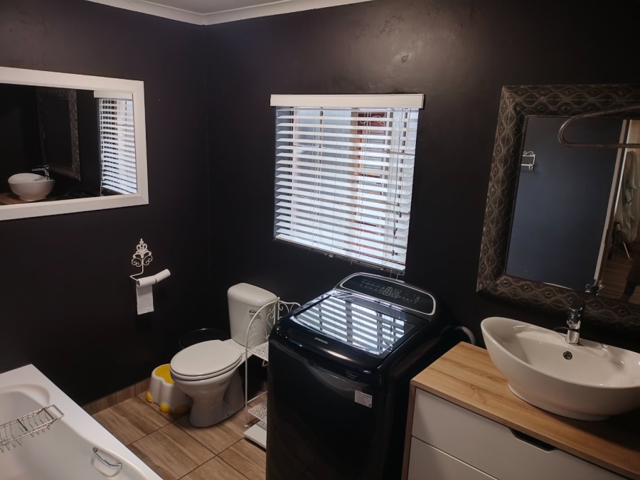 3 Bedroom Property for Sale in Dorandia Gauteng