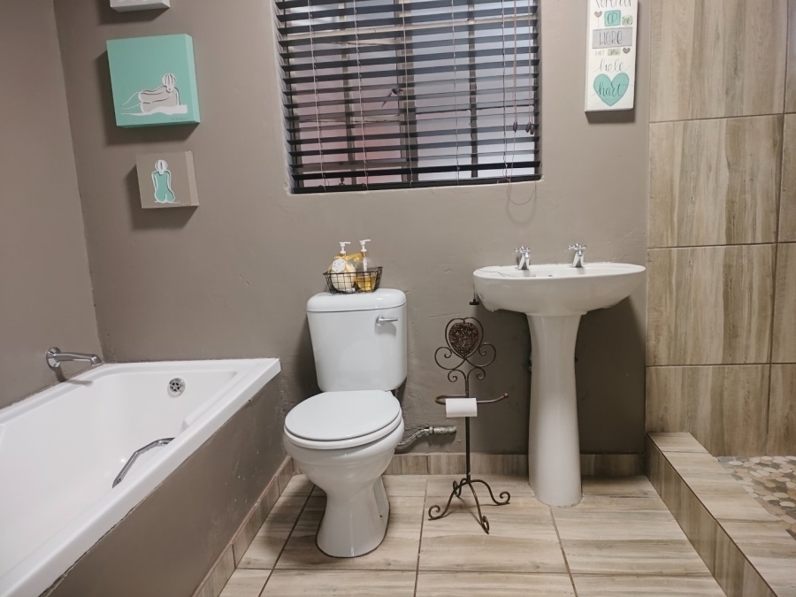 3 Bedroom Property for Sale in Dorandia Gauteng