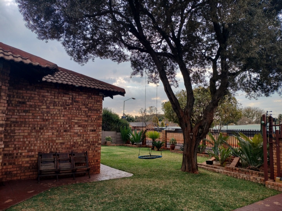 3 Bedroom Property for Sale in Dorandia Gauteng