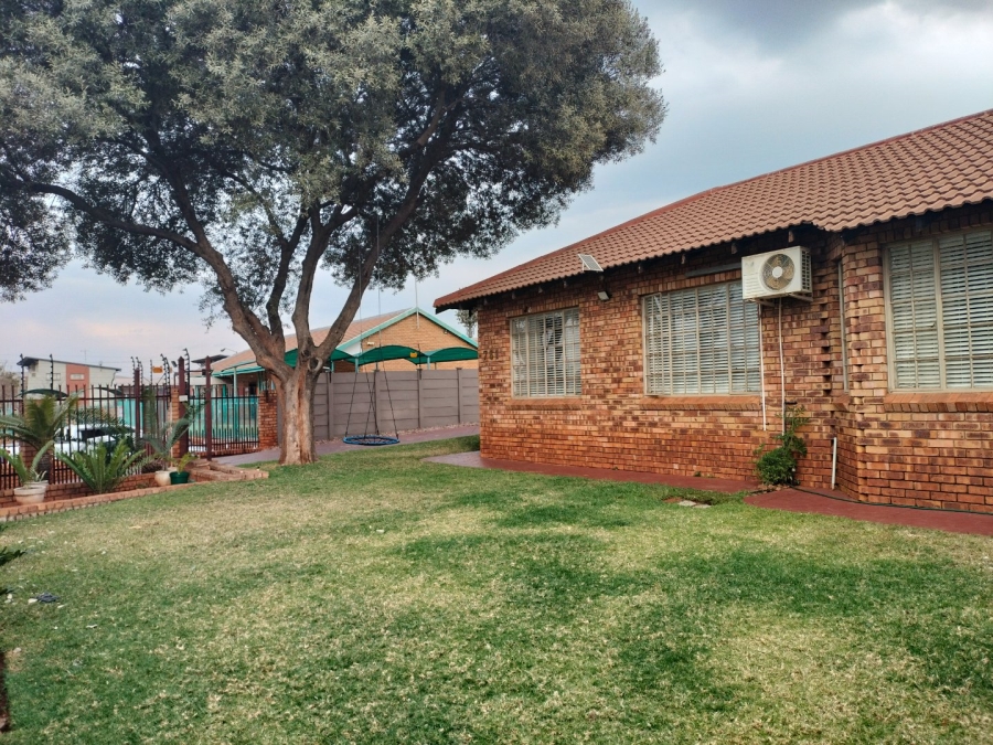 3 Bedroom Property for Sale in Dorandia Gauteng