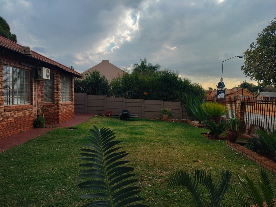3 Bedroom Property for Sale in Dorandia Gauteng