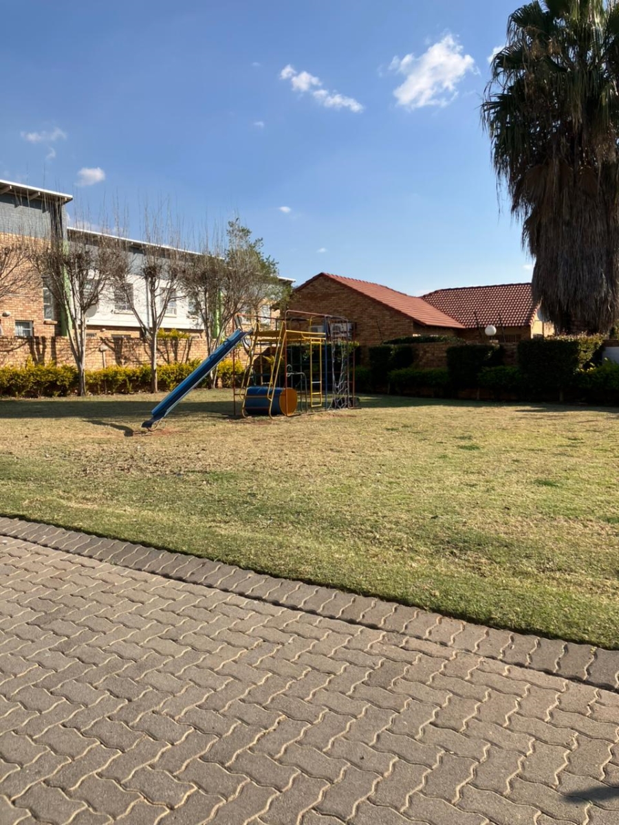 2 Bedroom Property for Sale in Theresa Park Gauteng