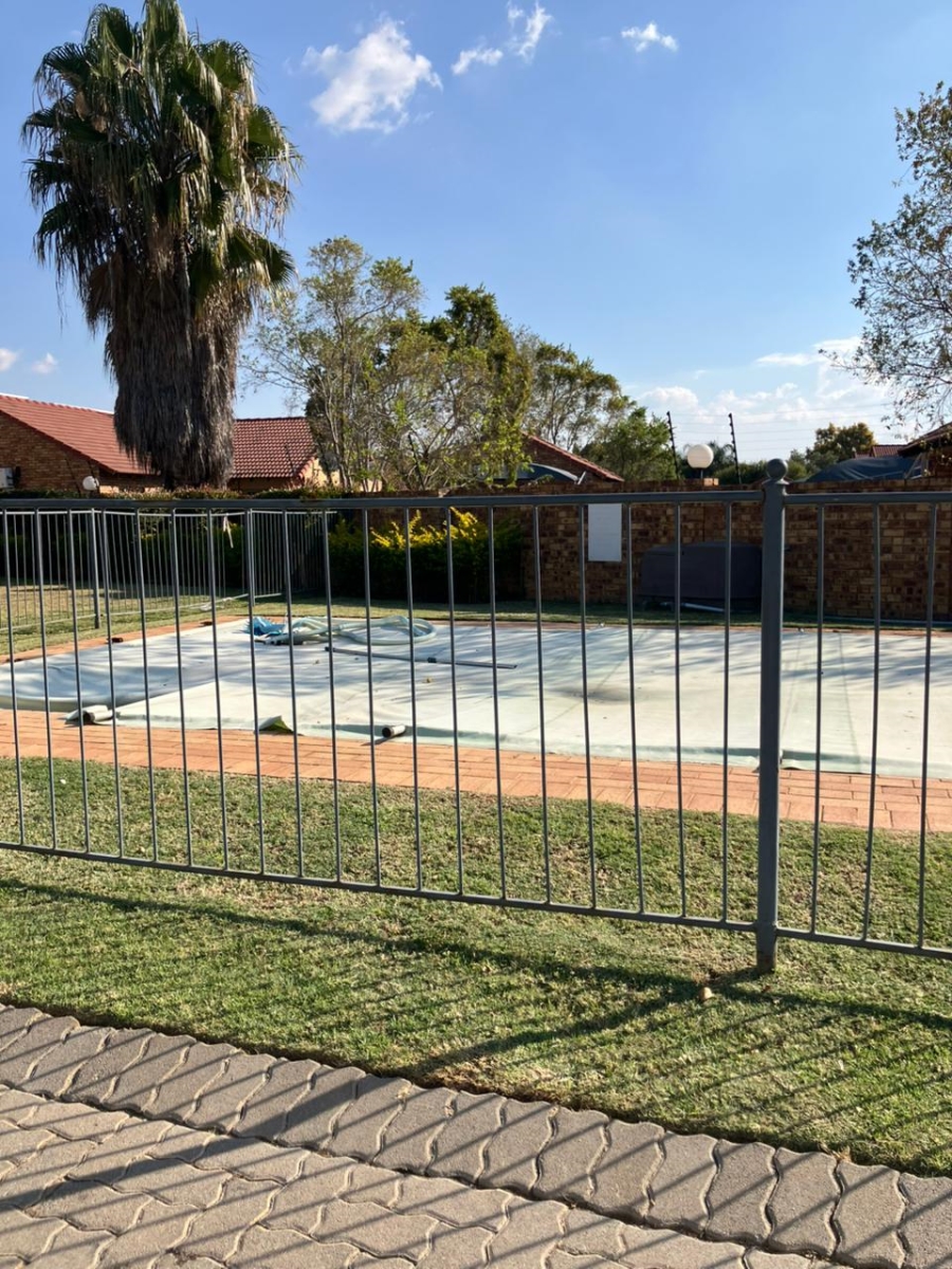 2 Bedroom Property for Sale in Theresa Park Gauteng
