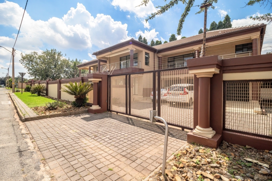 6 Bedroom Property for Sale in Edleen Gauteng