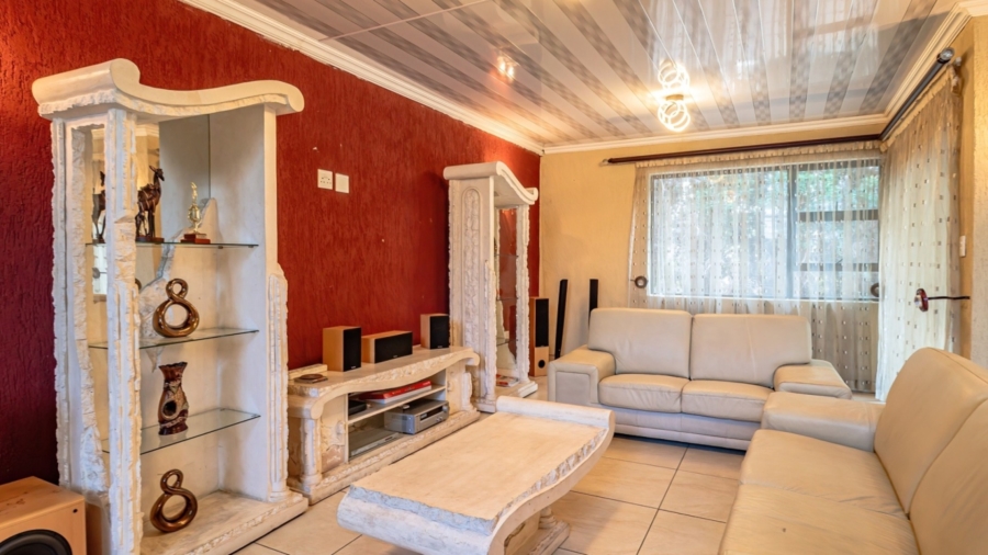 6 Bedroom Property for Sale in Edleen Gauteng