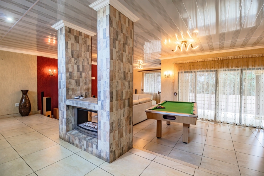 6 Bedroom Property for Sale in Edleen Gauteng