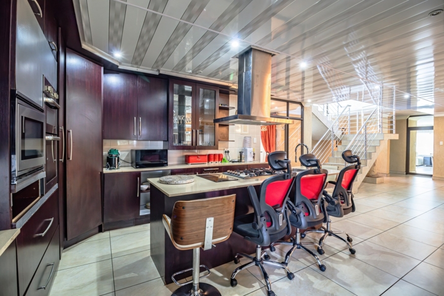 6 Bedroom Property for Sale in Edleen Gauteng