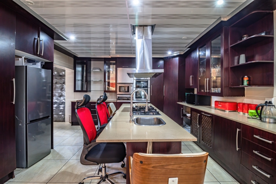 6 Bedroom Property for Sale in Edleen Gauteng
