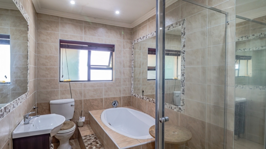 6 Bedroom Property for Sale in Edleen Gauteng