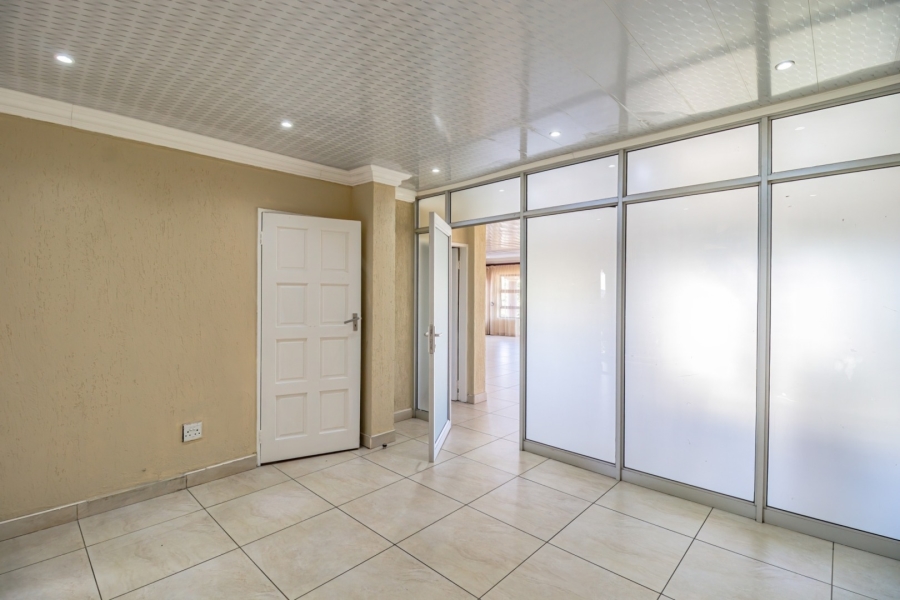 6 Bedroom Property for Sale in Edleen Gauteng