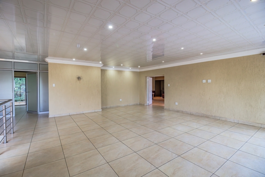 6 Bedroom Property for Sale in Edleen Gauteng