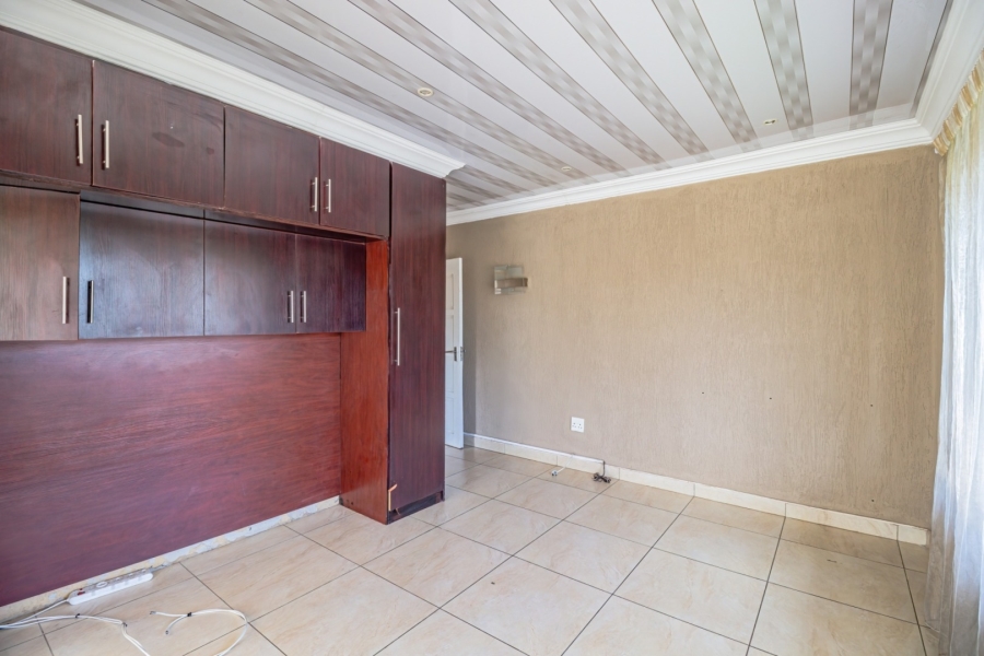 6 Bedroom Property for Sale in Edleen Gauteng