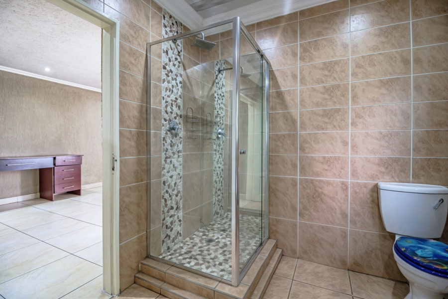 6 Bedroom Property for Sale in Edleen Gauteng