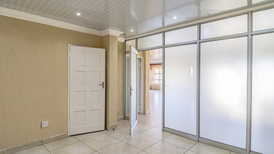 6 Bedroom Property for Sale in Edleen Gauteng